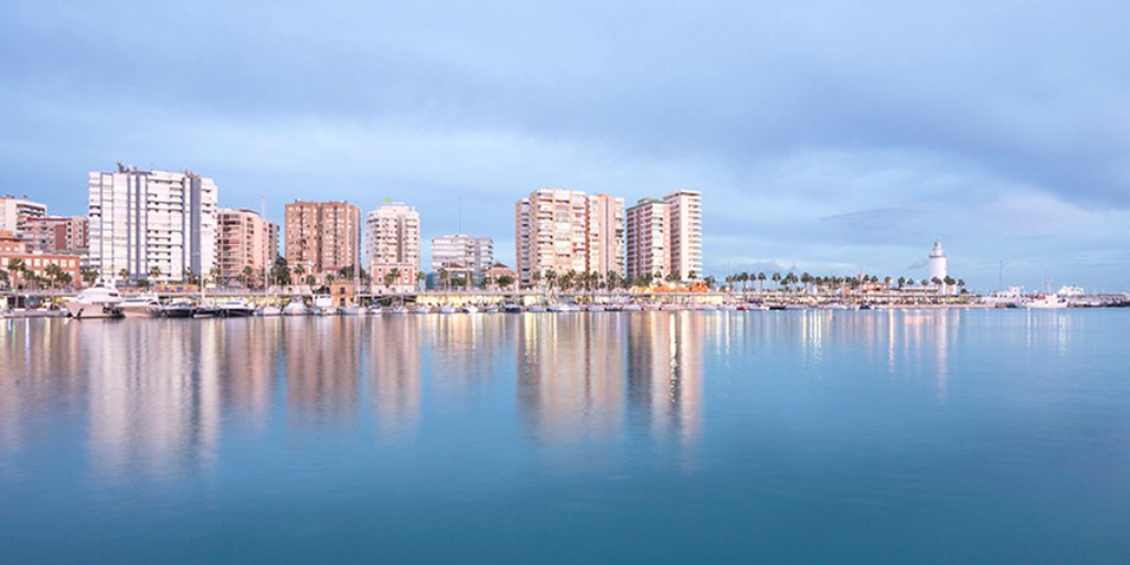 Vista del puerto de Málaga para una guía práctica de relocation